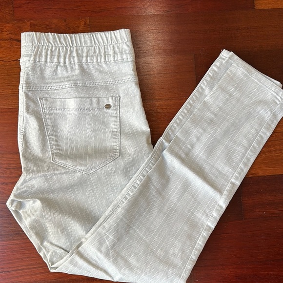 Bevy Flog - Picture 4 of 7